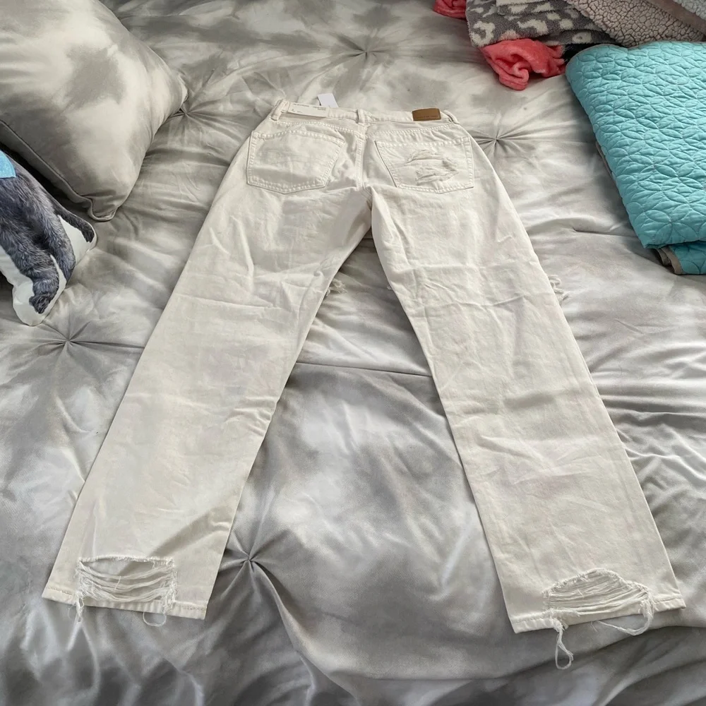 American Eagle ripped 90s boyfriend jeans - Picture 6 of 15